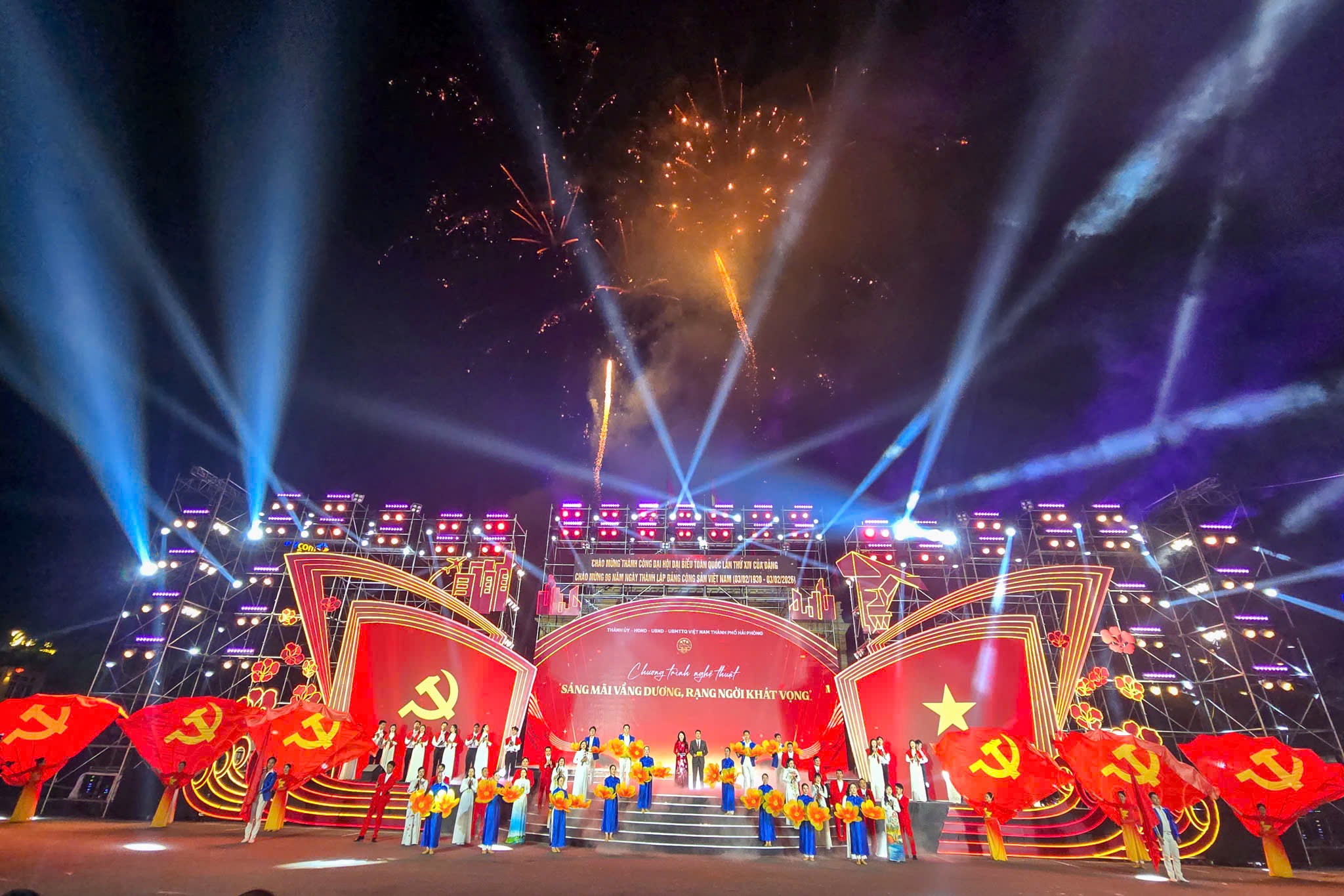 Hải Phòng rực rỡ đêm nghệ thuật chào mừng Đại hội XIV, mừng 96 năm Ngày thành lập Đảng