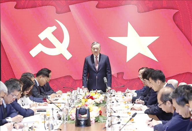 Tổng Bí thư làm việc với các Đại sứ, Trưởng cơ quan đại diện Việt Nam tại nước ngoài