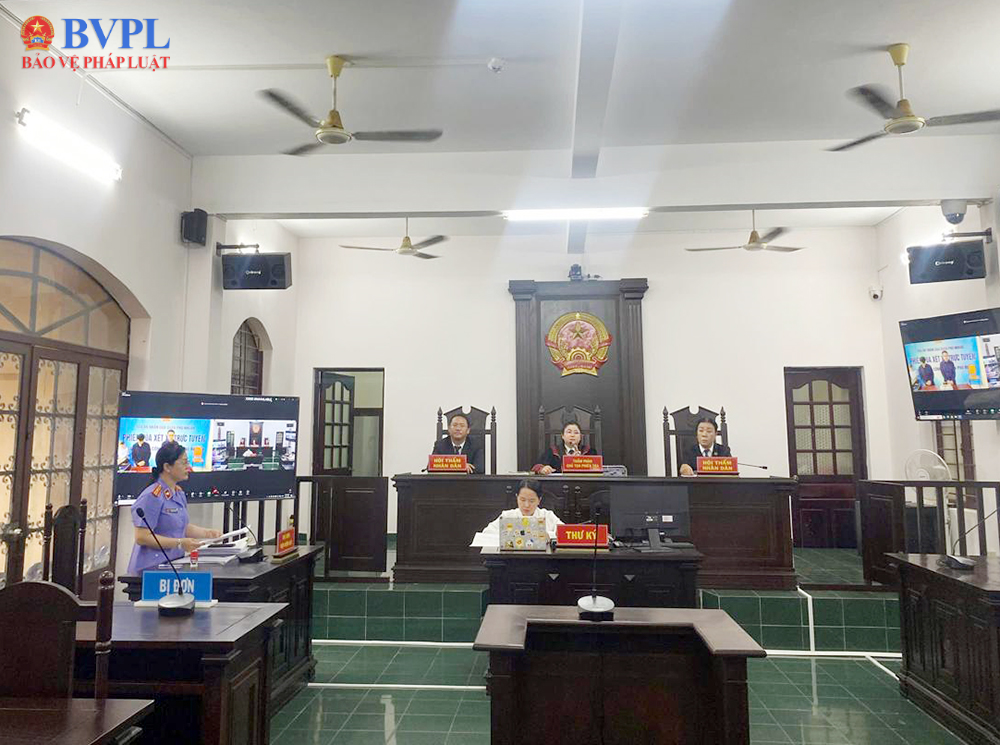 Dùng dao uy hiếp nạn nhân để cướp tài sản, hai thanh niên hầu tòa