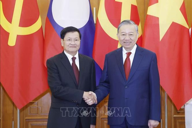 Củng cố nền tảng chính trị vững chắc, đưa quan hệ Việt - Lào ngày càng đi vào chiều sâu