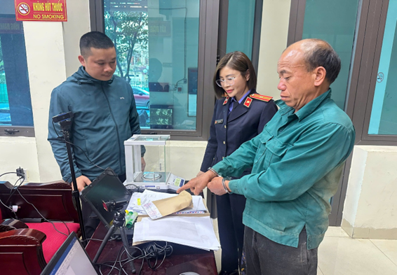 Kiểm sát việc bóc mở niêm phong, lấy lời khai đối tượng mua bán trái phép chất ma tuý