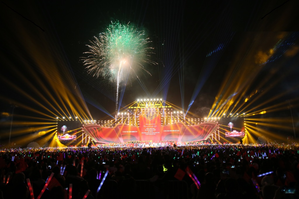 “Tự hào theo Đảng quang vinh – Quảng Ninh vươn mình cất cánh”