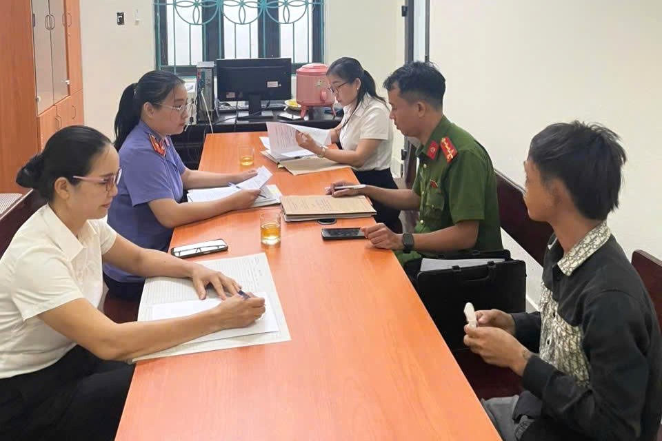 Họp xem xét, quyết định áp dụng biện pháp xử lý hành chính đưa vào trường giáo dưỡng