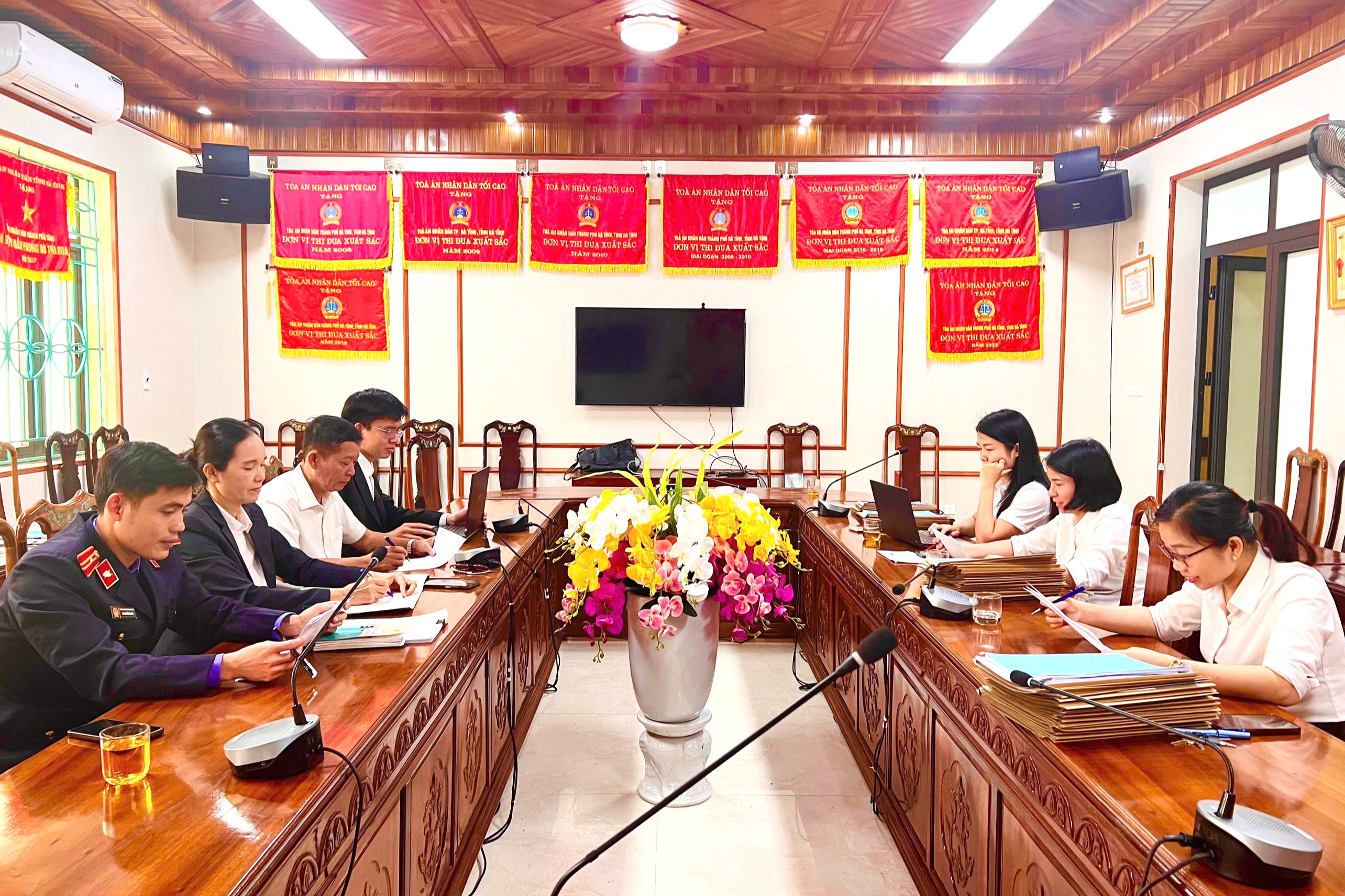 Họp xét rút ngắn thời gian thử thách án treo, giảm thời hạn chấp hành án phạt cải tạo không giam giữ đối với 55 bị án