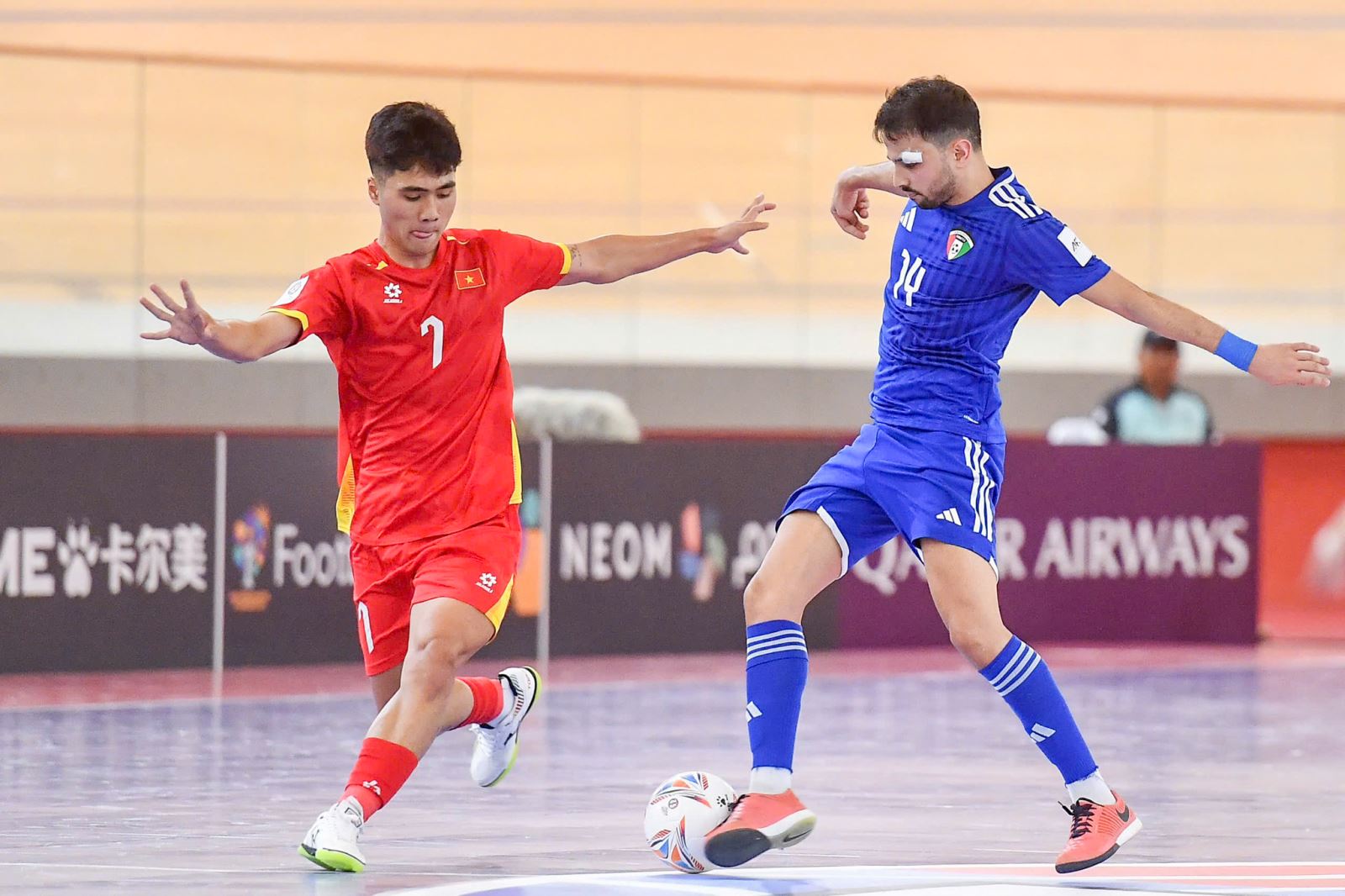 VCK Futsal châu Á 2026 Rượt đuổi mãn nhãn, Việt Nam hạ Kuwait 5-4 ngày ra quân