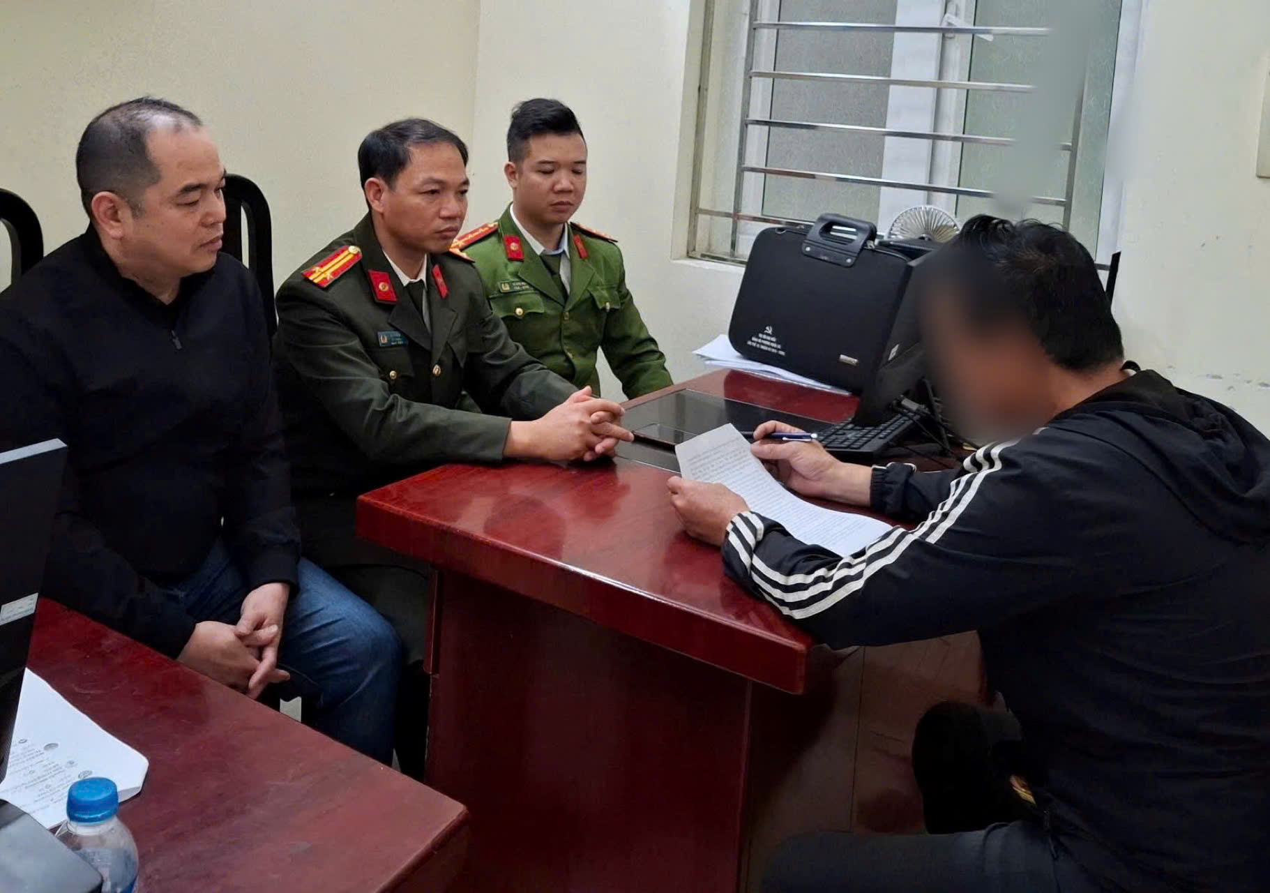 Phạt hành chính chủ tài khoản Facebook Nhà đẹp trong phố vì đăng bình luận sai sự thật, xuyên tạc