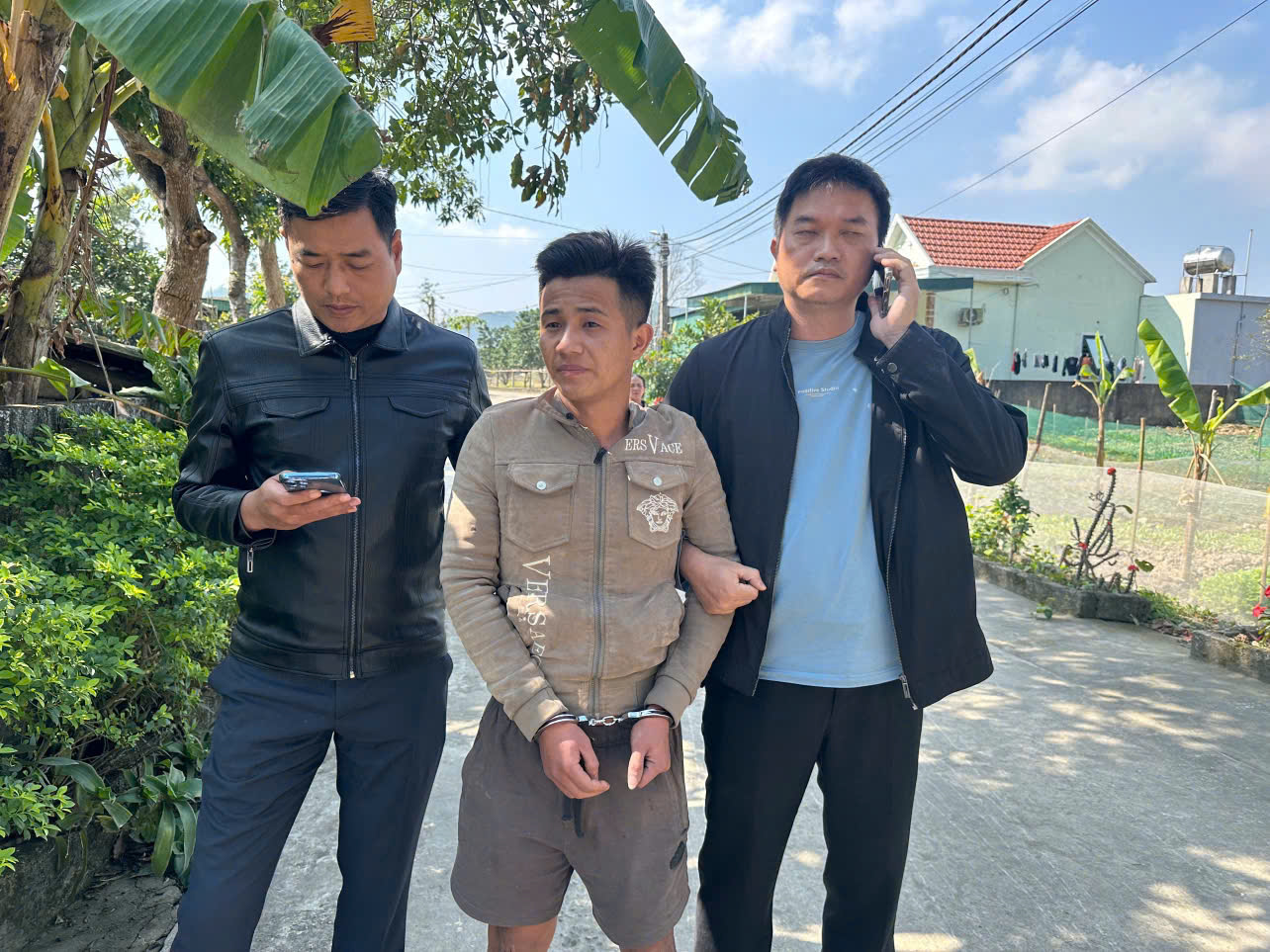 Đột nhập vào khách sạn để uy hiếp cướp điện thoại của nhân viên Massage