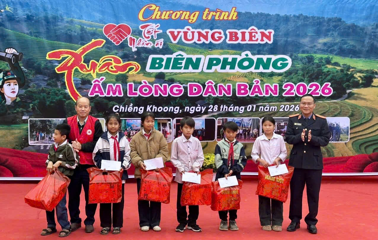 VKSND khu vực 3, tỉnh Sơn La tham gia chương trình Tết nhân ái vùng biên - Xuân biên phòng ấm lòng dân bản