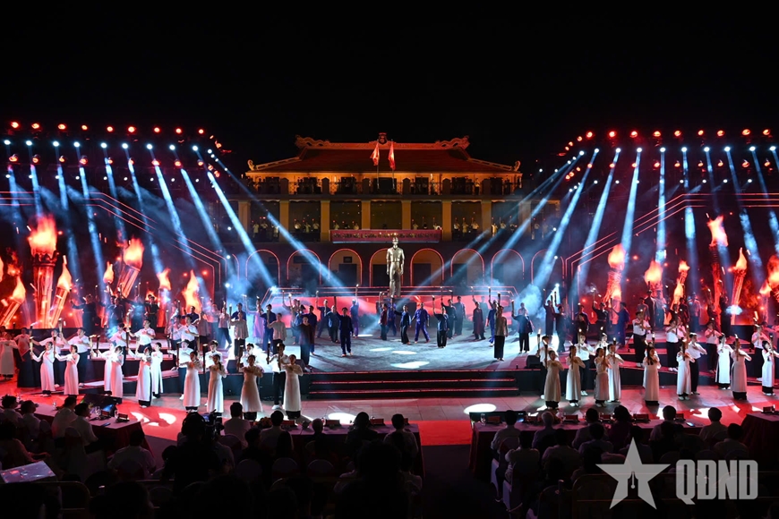 Lãnh đạo Đảng, Nhà nước dự cầu truyền hình kỷ niệm 85 năm Ngày Bác Hồ về nước trực tiếp lãnh đạo cách mạng Việt Nam