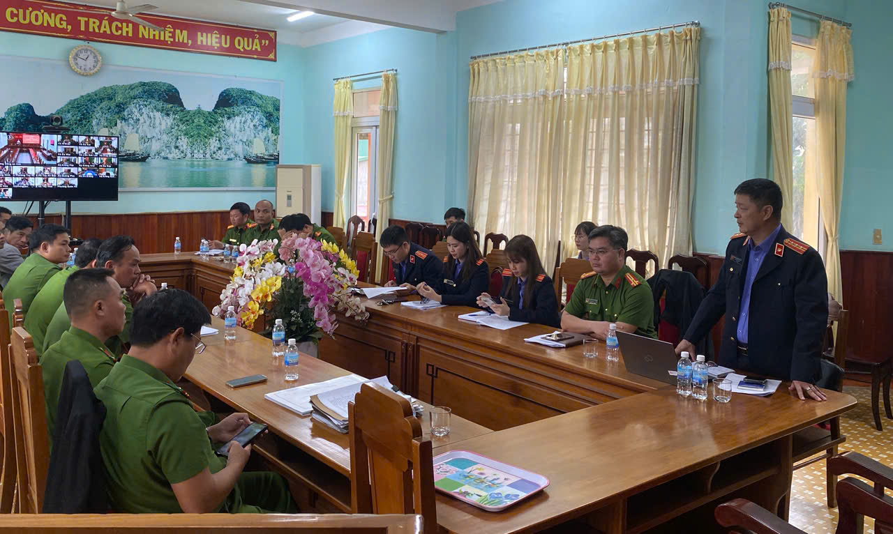 Trực tiếp kiểm sát việc tiếp nhận, giải quyết tố giác, tin báo về tội phạm của Công an cấp xã