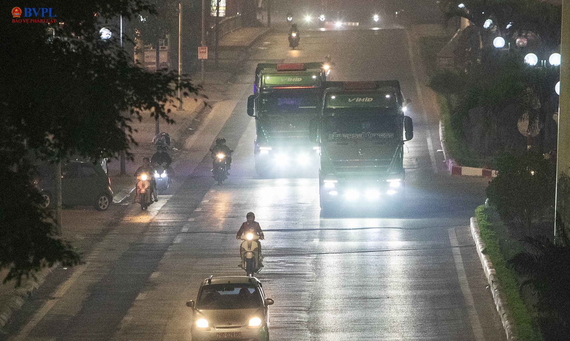 Hà Nội Nhiều ô tô lắp đèn siêu sáng gây nguy hiểm khi lưu thông ban đêm