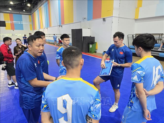 HLV D Giustozzi hài lòng với bản lĩnh thi đấu của tuyển Futsal Việt Nam