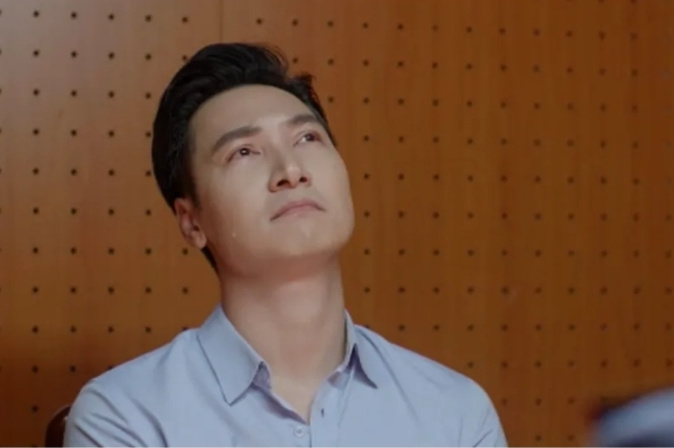 Lằn ranh - Tập 57 Triển khóc trong phòng thẩm vấn, ông Sách chờ lệnh bắt giam