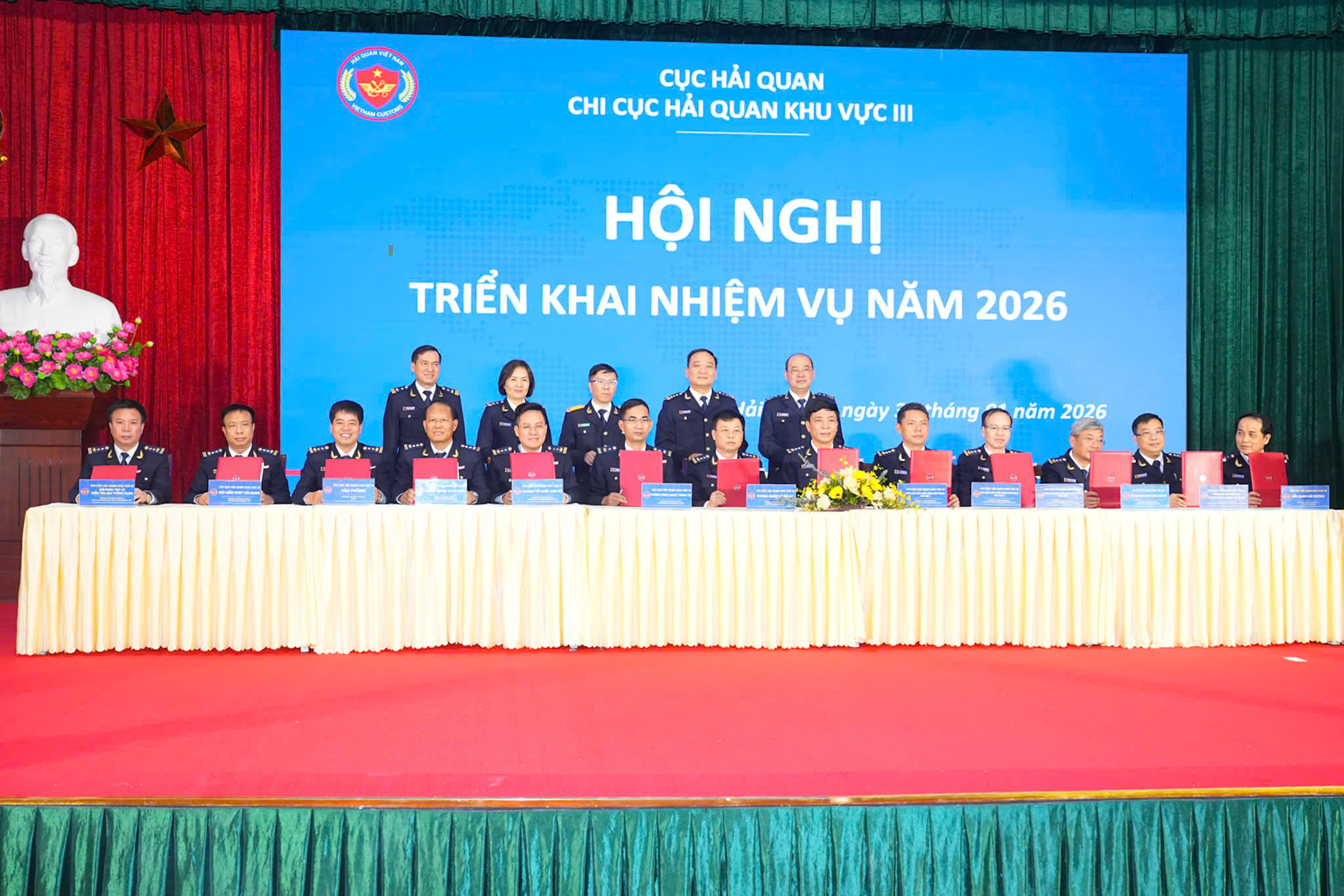 Chi cục Hải quan khu vực III triển khai nhiệm vụ, ký giao ước thi đua năm 2026