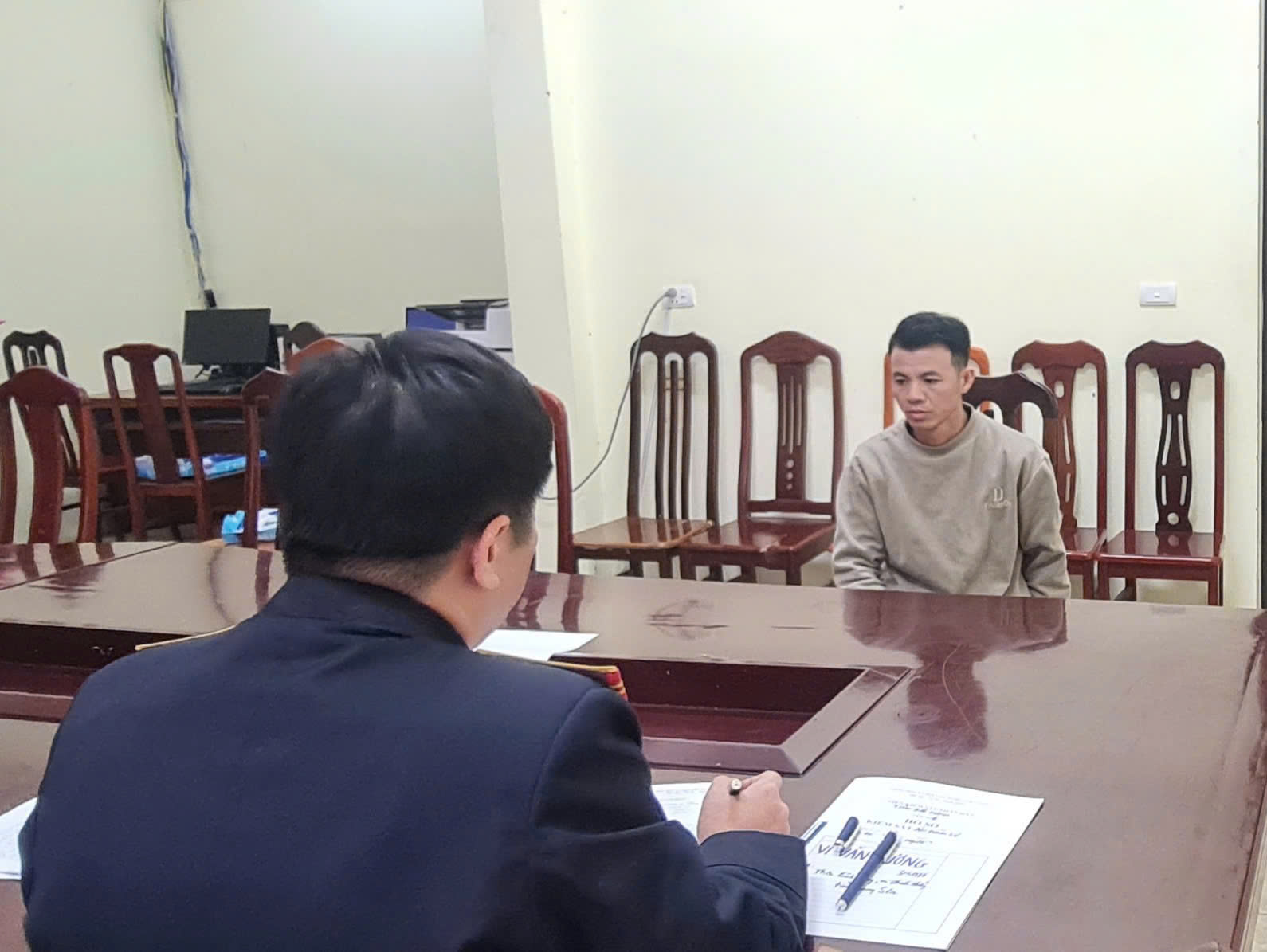 Phê chuẩn khởi tố đối tượng sát hại người yêu trước quán karaoke