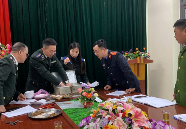 VKSND khu vực 2 - Lạng Sơn kiểm sát việc tiêu huỷ vật chứng