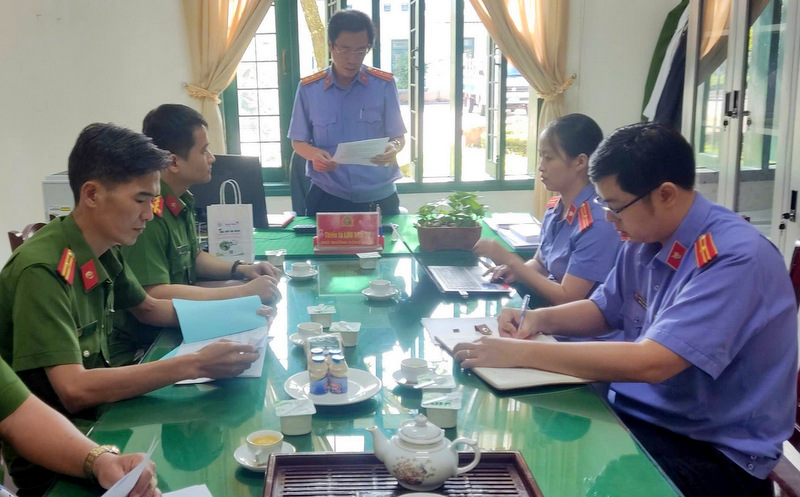 VKSND khu vực 5 - Quảng Ngãi kiểm sát công tác tiếp nhận, xử lý tin báo tại xã Minh Long