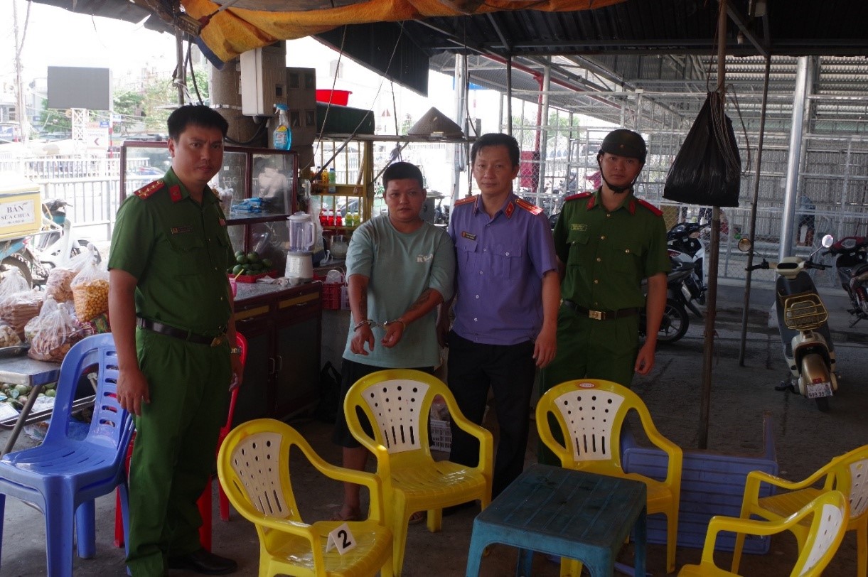 Bắt giữ đối tượng đâm người tại chợ thực phẩm xã Tam Nông, tỉnh Đồng Tháp