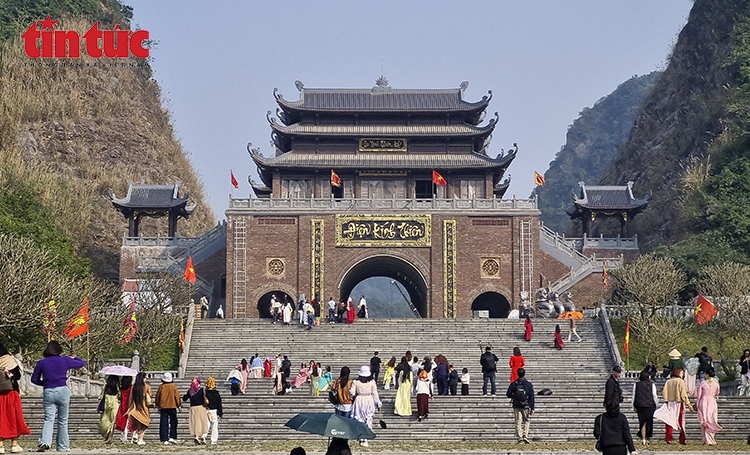 Thung Ui - điểm đến mới trong phát triển du lịch văn hóa Ninh Bình