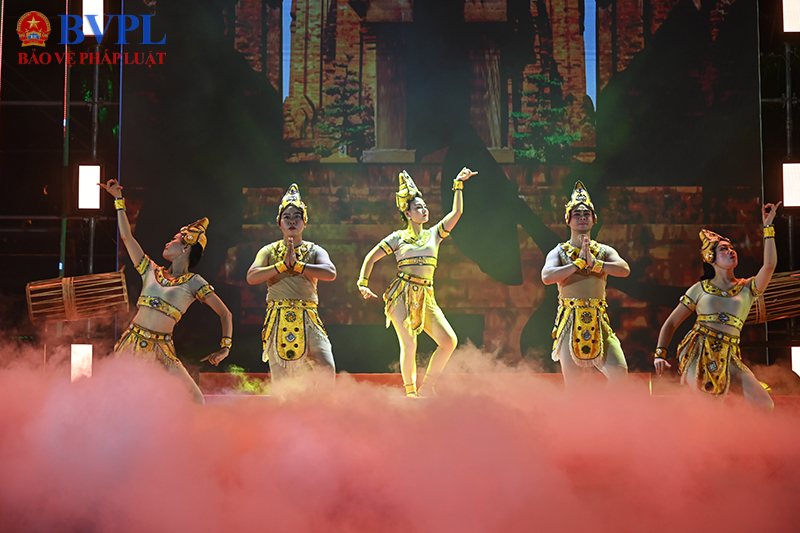 Vì sao đề nghị tạm dừng chương trình “Linh thiêng xứ Trầm” tại Tháp Bà Ponagar Nha Trang