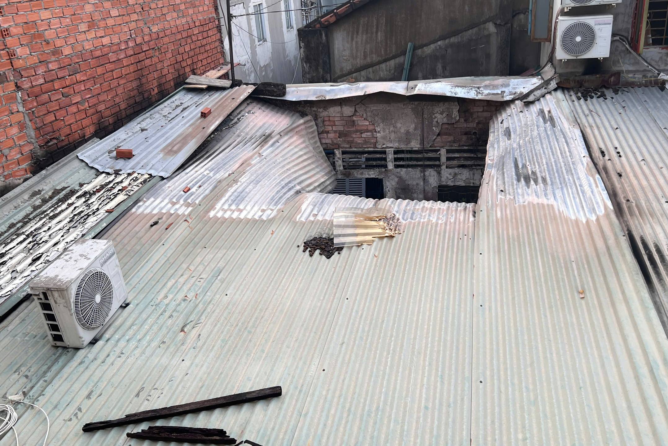 Cháy nhà lúc rạng sáng, 3 mẹ con tử vong