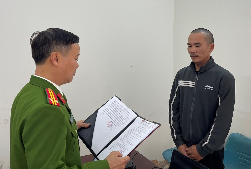 Khởi tố người đàn ông dùng điếu cày đánh bạn cùng lán trại do mâu thuẫn