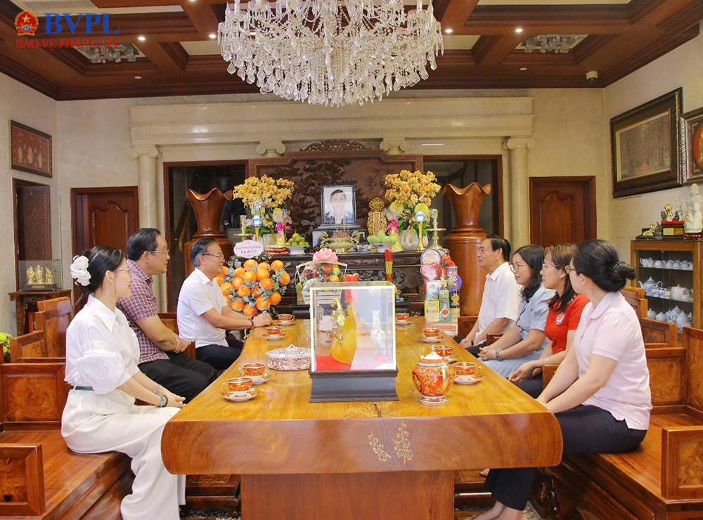 Phân hiệu Trường Đại học Kiểm sát tại TP Hồ Chí Minh thăm và chúc Tết nguyên Thường trực Ban Bí thư