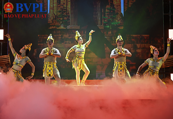 Vì sao đề xuất tạm dừng chương trình “Trăng soi dáng tháp”