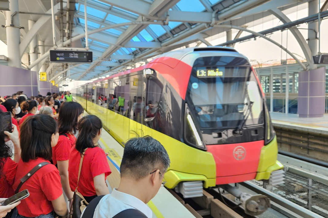 Hà Nội áp dụng biểu đồ chạy tàu mới trên cả 2 tuyến đường sắt đô thị