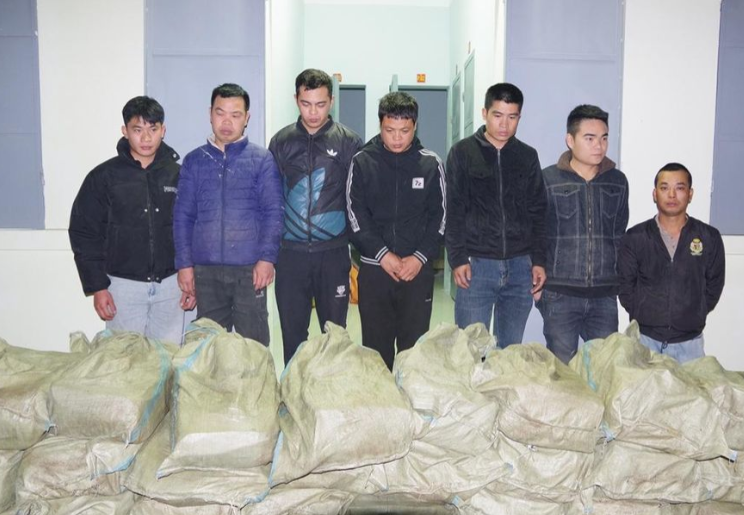 Bắt giữ hơn 1 tấn xúc xích nhập lậu chuẩn bị tuồn vào nội địa