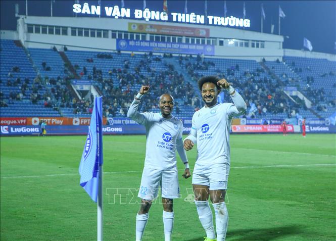 V League 1-2025 2026 Nhóm cuối bảng vùng lên mạnh mẽ