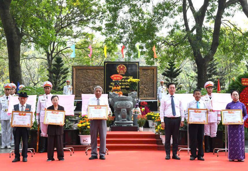 Trao bằng ‘Tổ quốc ghi công’ cho 49 liệt sĩ Biệt động Quân khu Sài Gòn - Gia Định