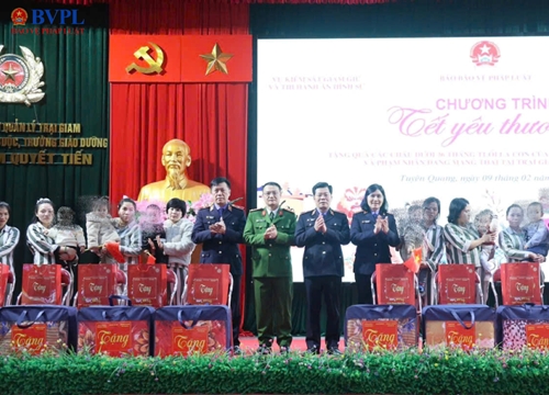 Báo Bảo vệ pháp luật và Vụ 8, VKSND tối cao mang “Tết yêu thương” đến Trại giam Quyết Tiến