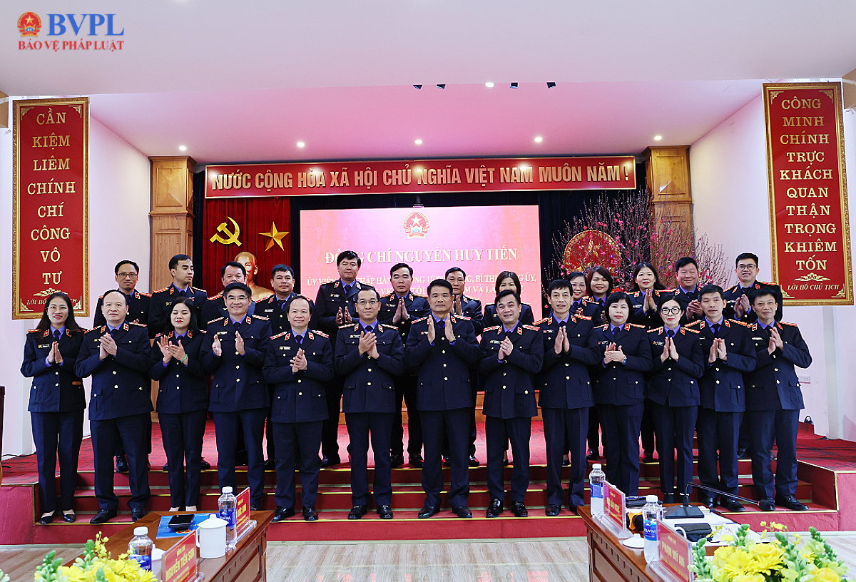 Viện trưởng Nguyễn Huy Tiến thăm, làm việc tại VKSND tỉnh Cao Bằng