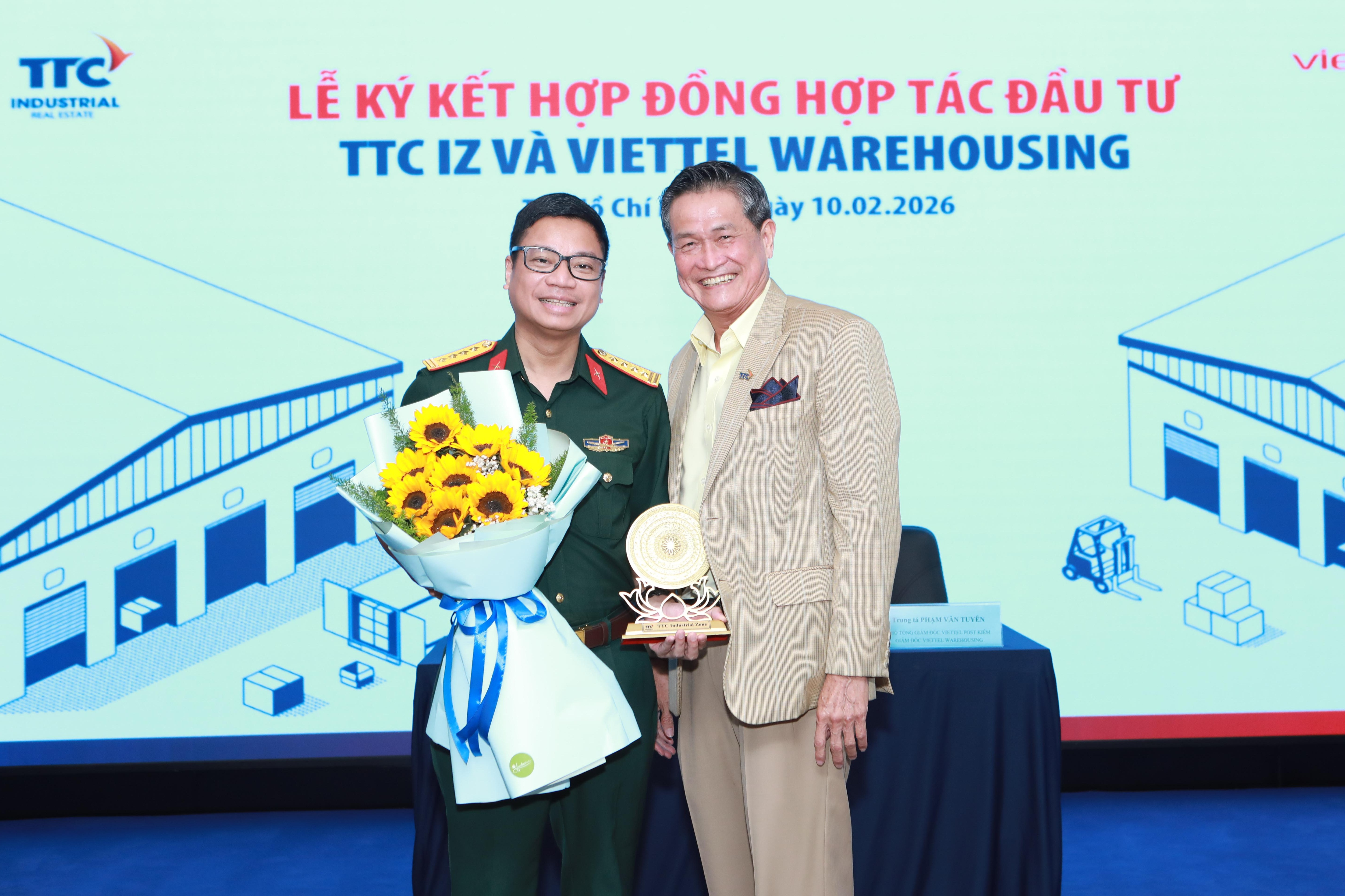 TTC IZ ký kết hợp đồng hợp tác đầu tư với Viettel Warehousing
