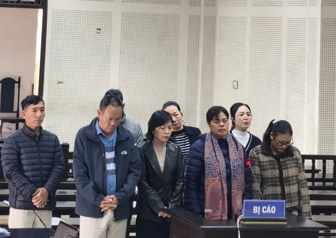 Xét xử 8 bị cáo mua bán hóa đơn trái phép, trốn thuế