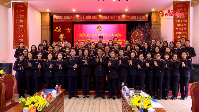 Viện trưởng Nguyễn Huy Tiến thăm, làm việc tại VKSND tỉnh Cao Bằng