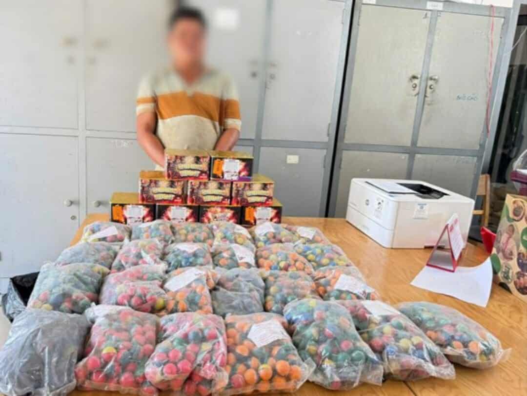 Bắt giữ 2 đối tượng tàng trữ, mua bán 26 kg pháo nổ trái phép