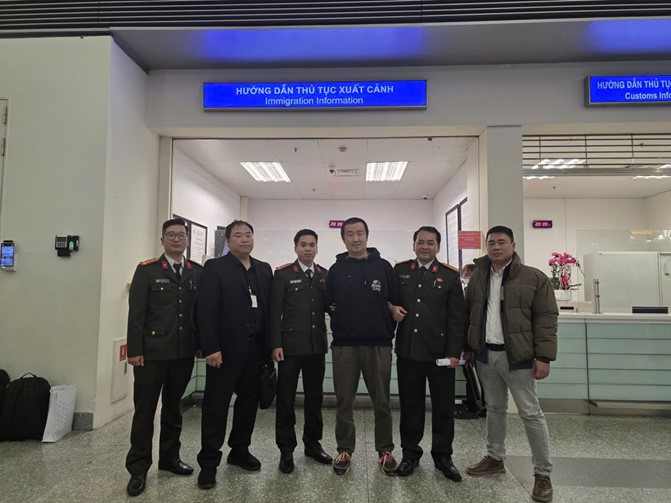 Bàn giao đối tượng truy nã quốc tế người Hàn Quốc