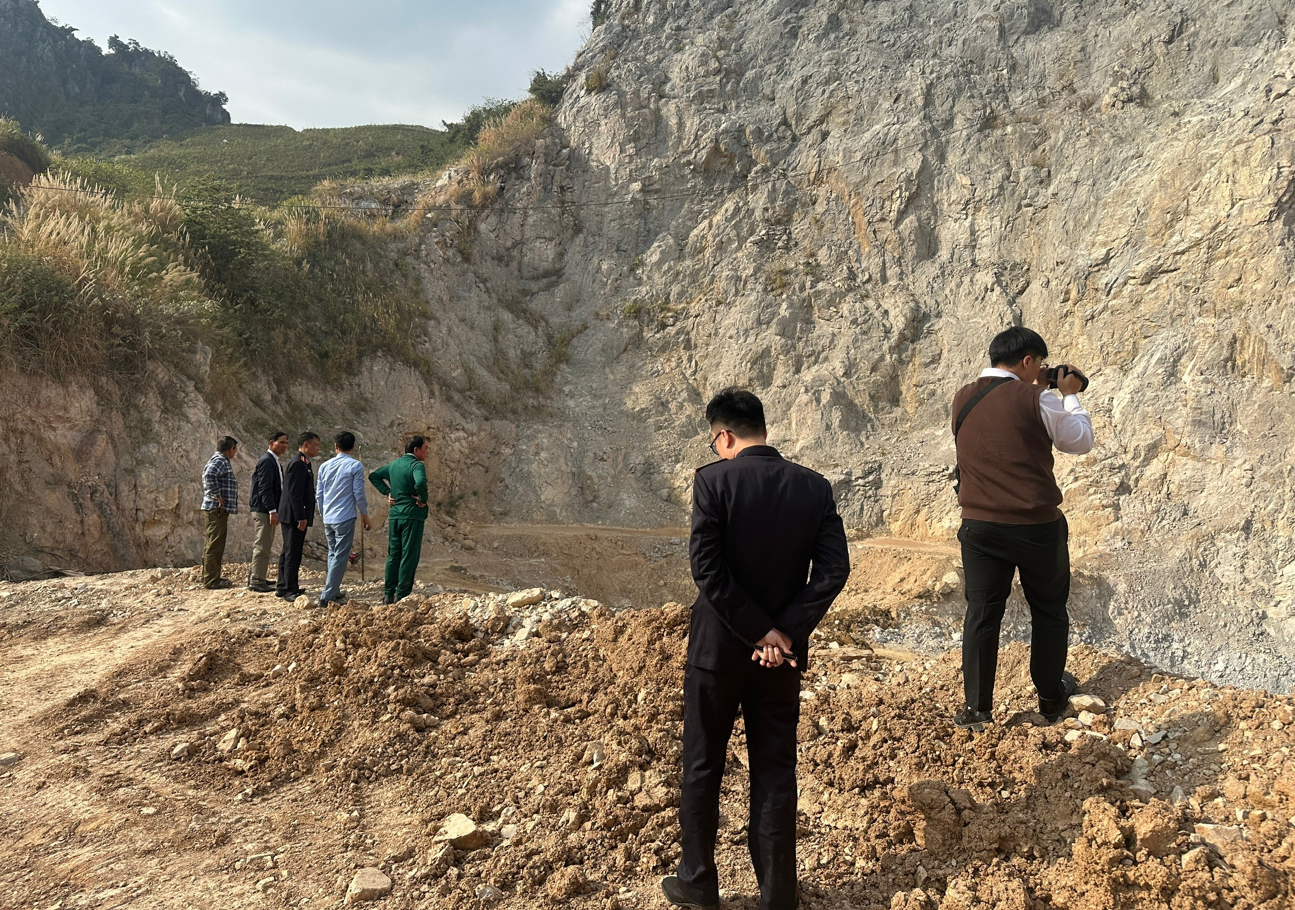 VKSND khu vực 1 – Quảng Ninh vào cuộc xử lý dứt điểm ô nhiễm ở mỏ đá trên địa bàn xã Thống Nhất