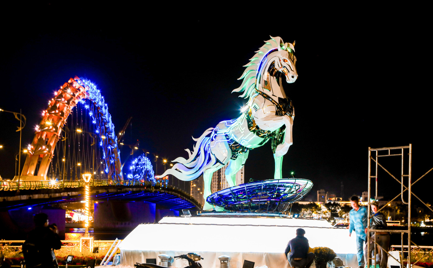 Linh vật ngựa Đà Nẵng mang trên mình tên 94 xã, phường, đặc khu