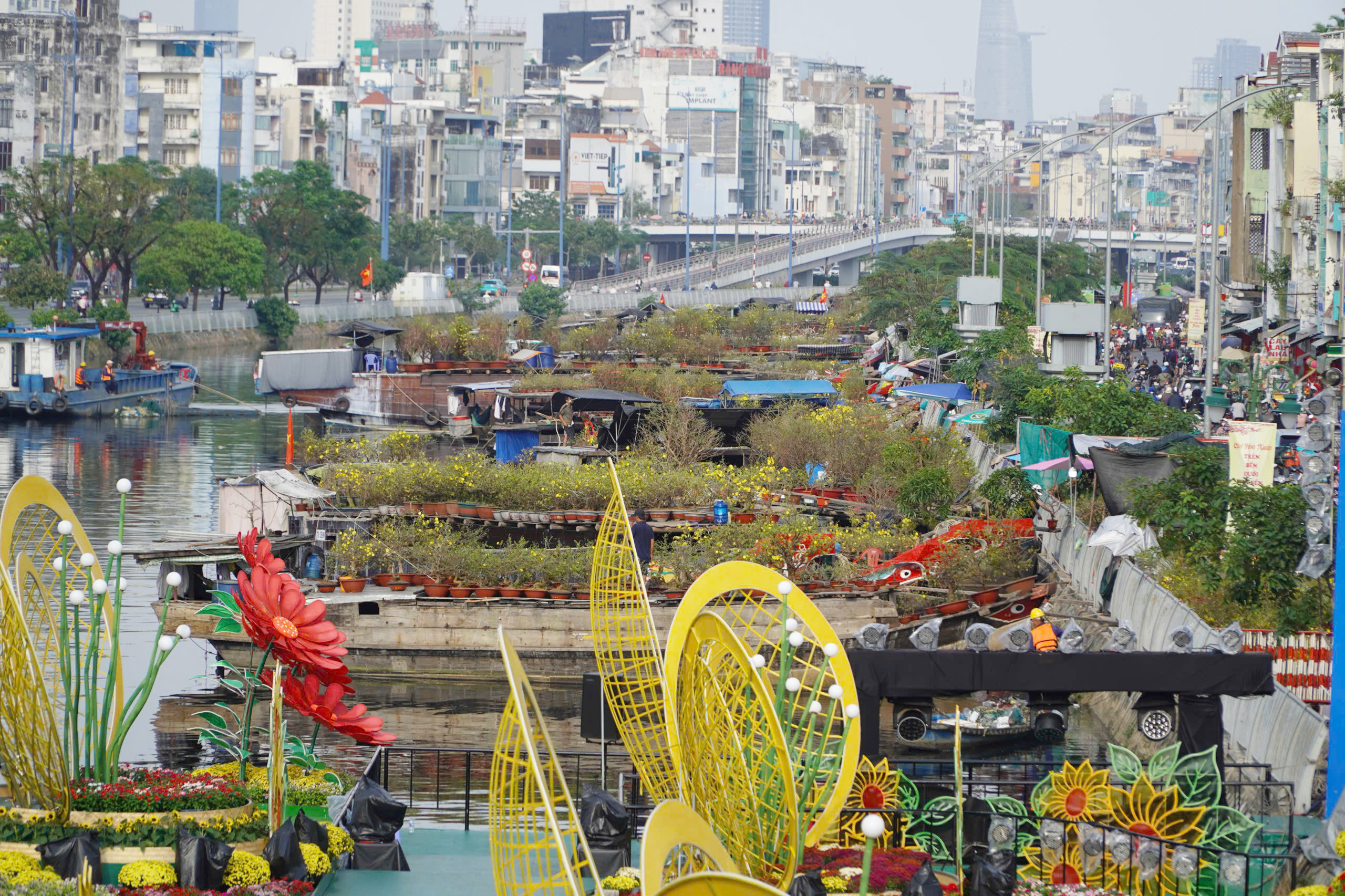 Nhộn nhịp Chợ hoa “Trên bến dưới thuyền” ngày cận Tết Bính Ngọ 2026