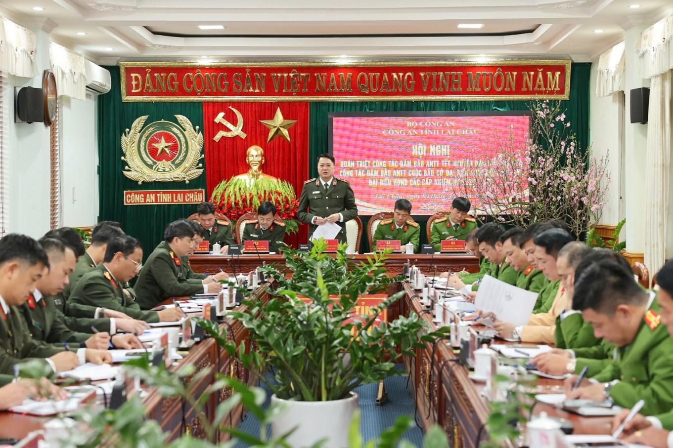 Bảo đảm tuyệt đối an ninh, an toàn Tết Nguyên đán Bính Ngọ và bầu cử đại biểu Quốc hội khóa XVI