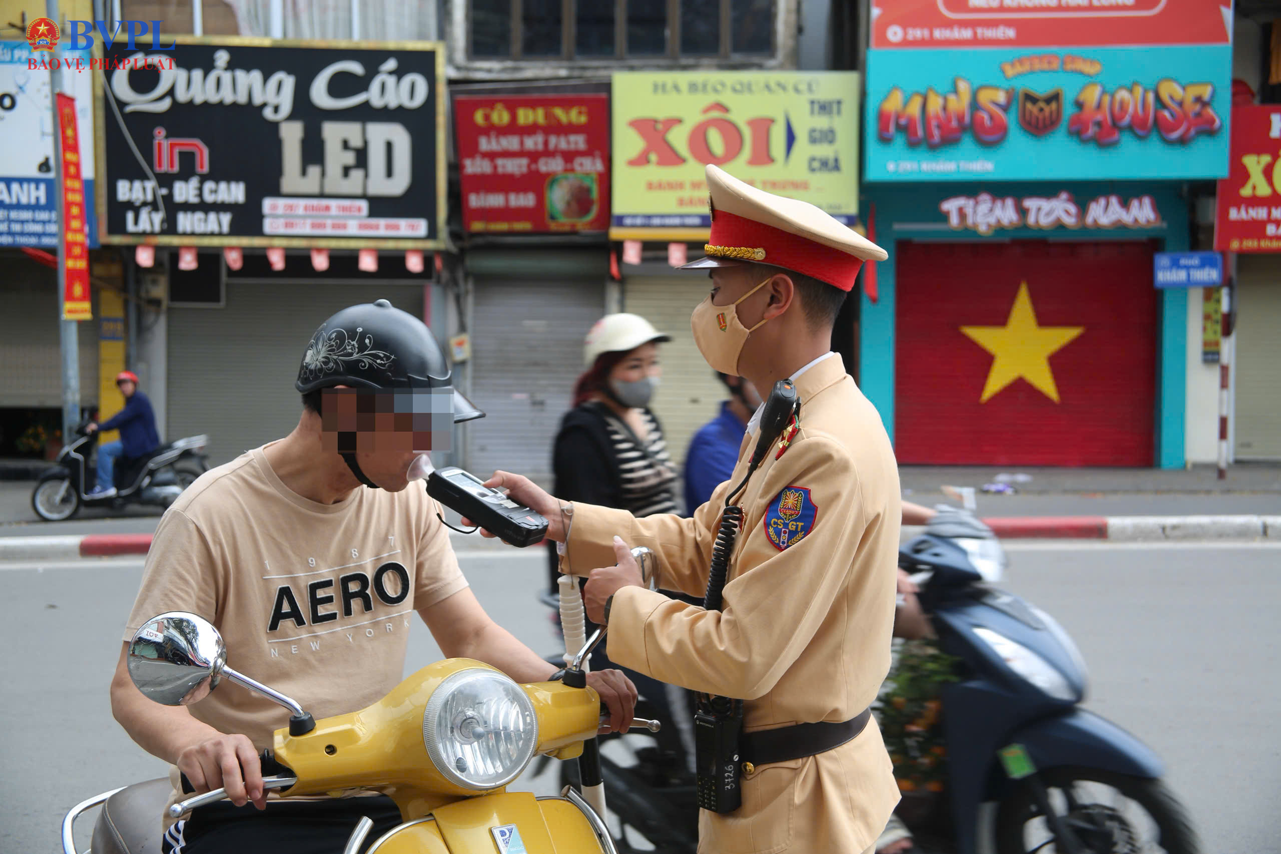 Hà Nội tăng cường kiểm tra nồng độ cồn dịp 29 Tết Nhiều tài xế bị xử phạt sau buổi tất niên