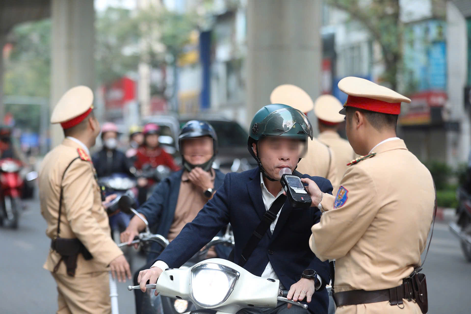 Hơn 800 trường hợp vi phạm nồng độ cồn bị xử lý trong ngày mùng 1 Tết