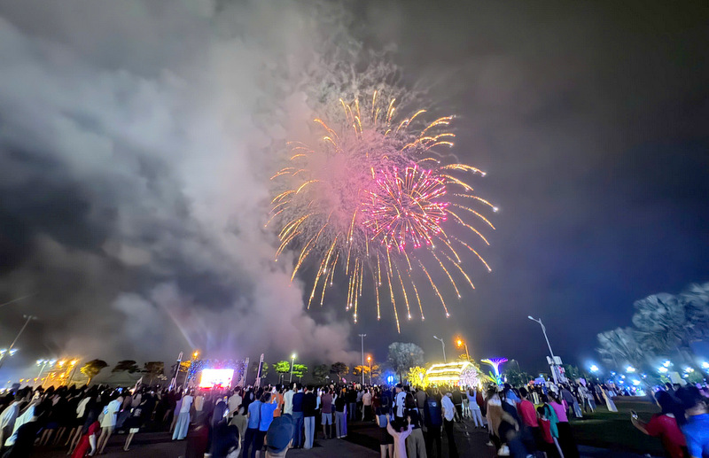 Đà Nẵng, Huế rực rỡ sắc xuân, bừng sáng đêm giao thừa Bính Ngọ 2026