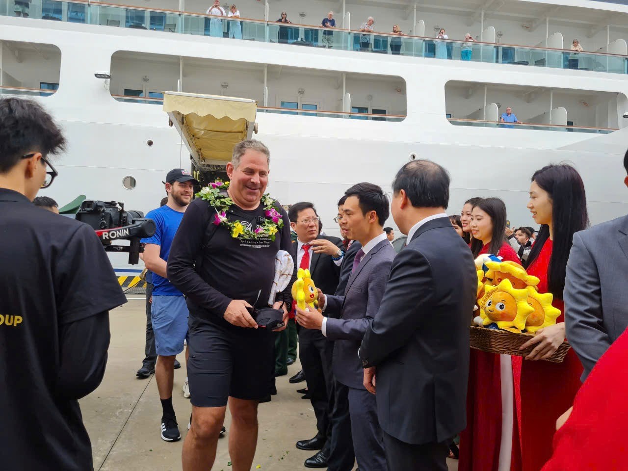 Quảng Ninh “bội thu” khách du lịch ngày đầu năm