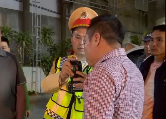 Xử phạt lái xe vi phạm nồng độ cồn, có thái độ thách thức CSGT