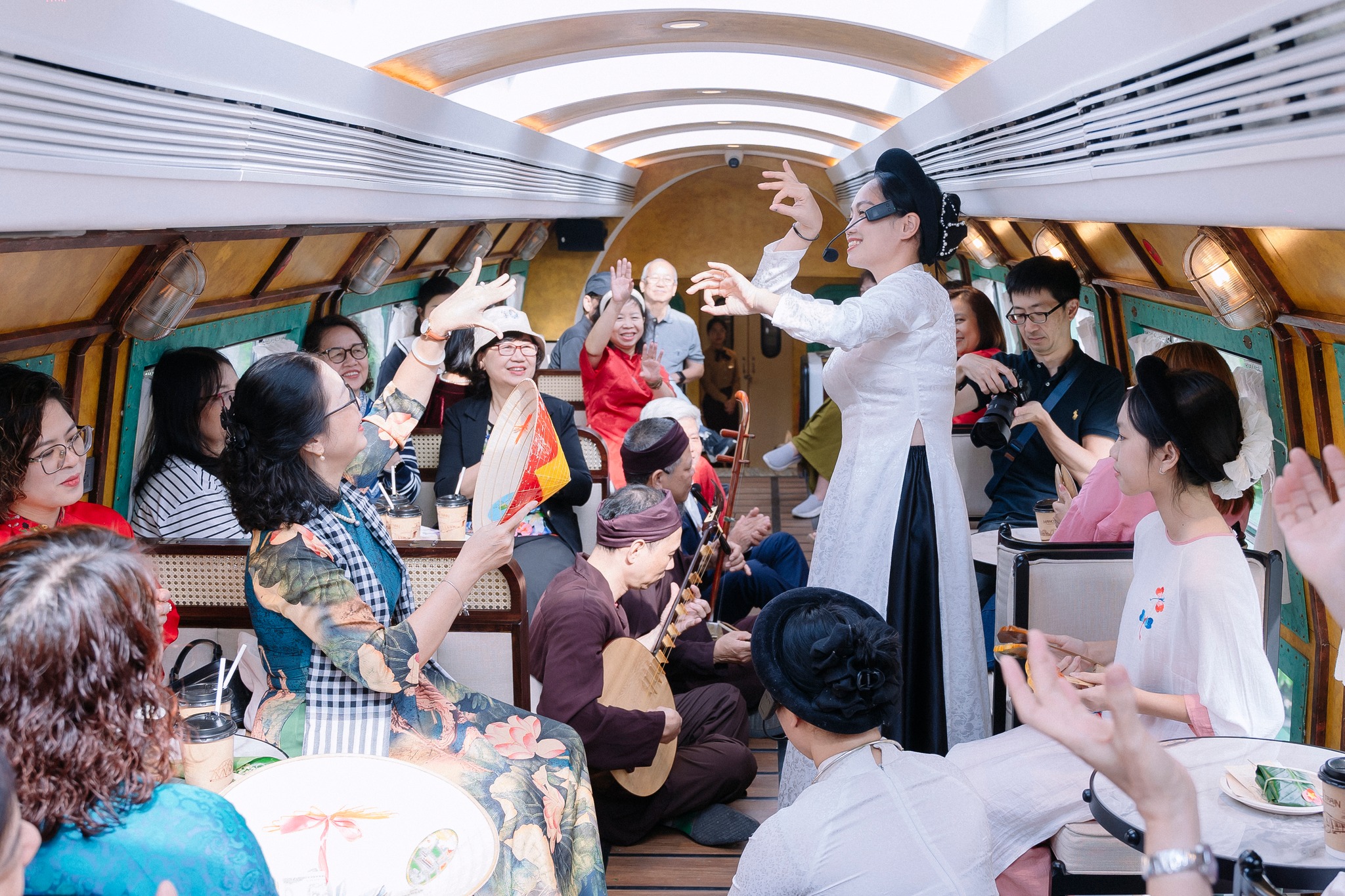 Du xuân bằng tàu di sản Khi hành trình Tết trở thành không gian kết nối ký ức đô thị