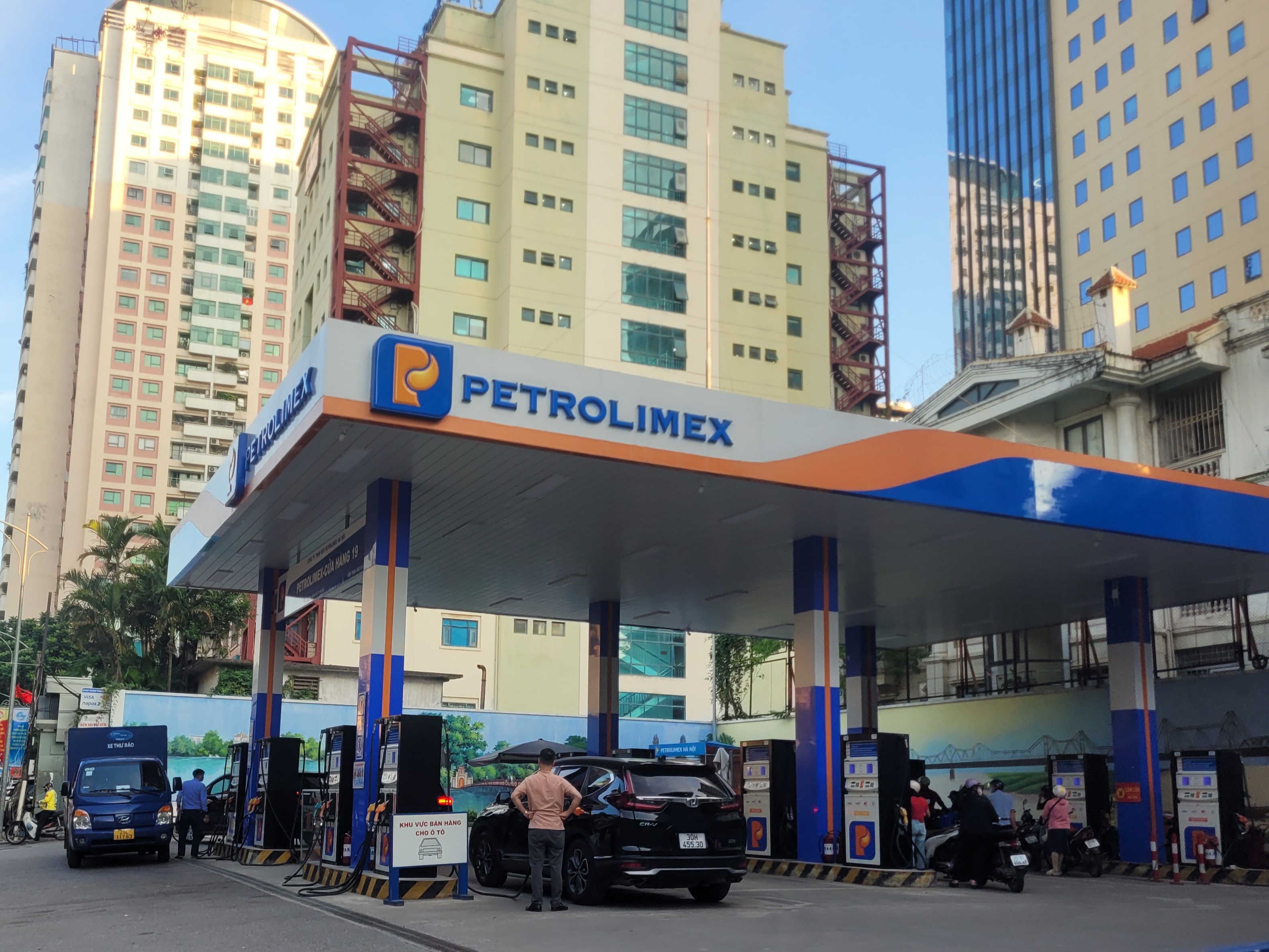 Bộ Công Thương thông tin về điều hành giá xăng dầu ngày Mùng 4 Tết Nguyên đán